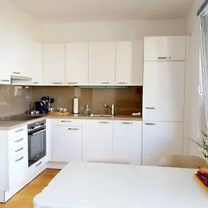 https://modern-and-new-apartment-with-a-private-garage-near.vienna-besthotels.com